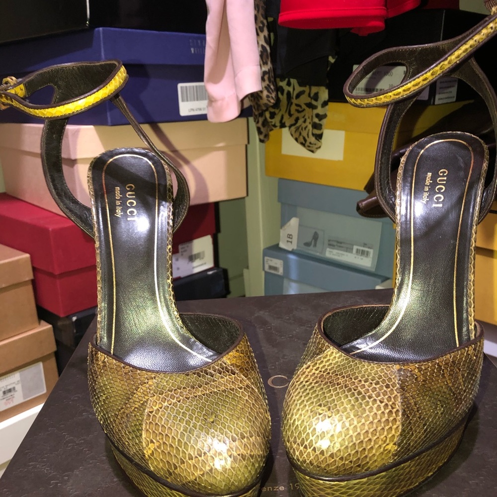 Gucci python ankle strap heels green/yellow